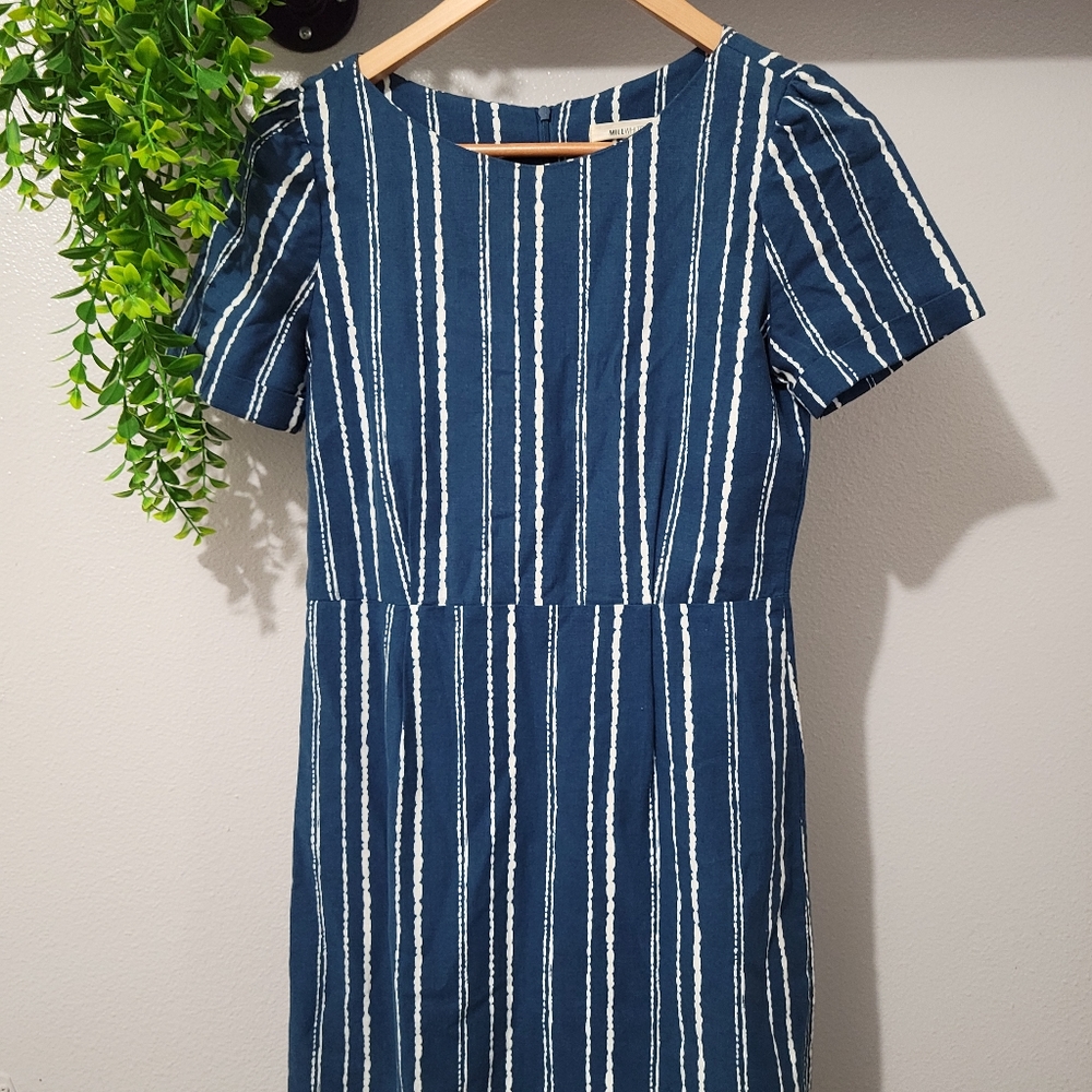 Short blue dress